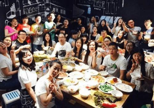 杭州聚会吃瓜事件视频曝光,一场引发热议的社交风波  第1张