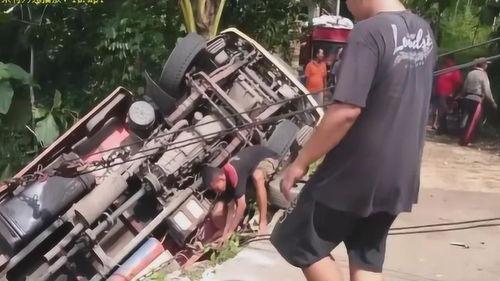 四人吃瓜群众视频真实,一场真实视频背后的故事  第1张