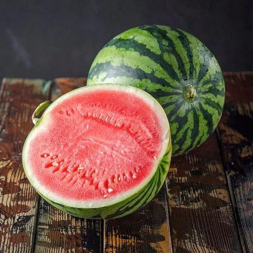 小孩吃麒麟瓜视频,甜蜜瞬间萌翻网友  第1张