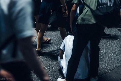 吃瓜女儿霸凌父亲视频在线观看,家庭伦理冲突引发社会关注  第1张