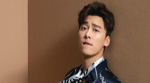 李易峰侧脸吃瓜视频,颜值爆表！