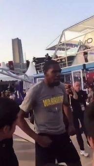 詹姆斯全明星吃瓜视频,揭秘场下趣事  第3张