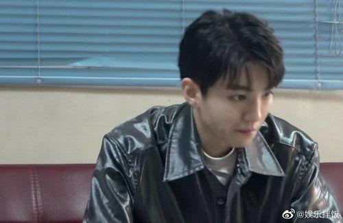 王俊凯吃瓜阿婆视频播放,娱乐圈新现象？  第3张